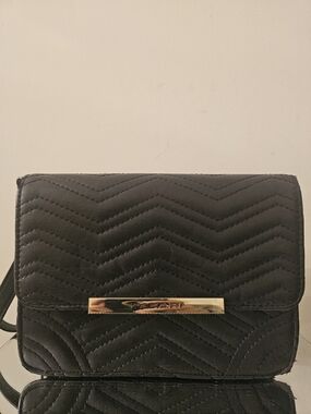 Black Quilted Crossbody Bag with Gold Accent –